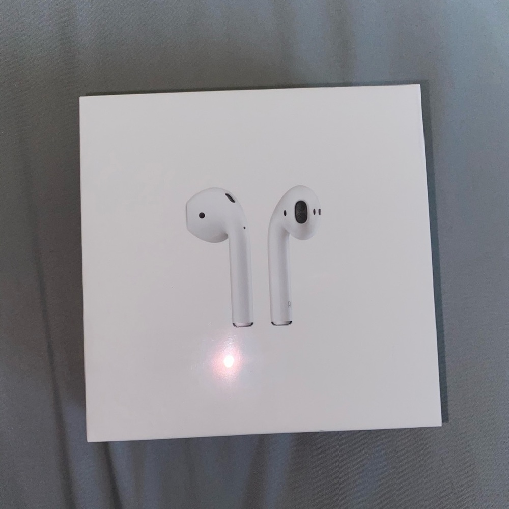 New Apple Airpods